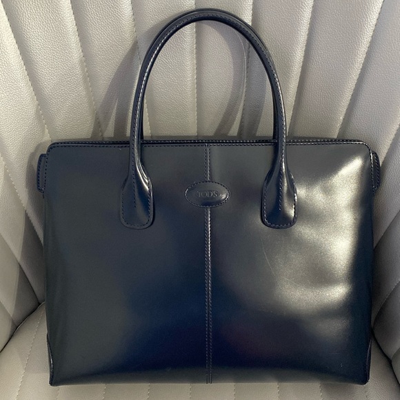 Tod’s Tote - Picture 2 of 15